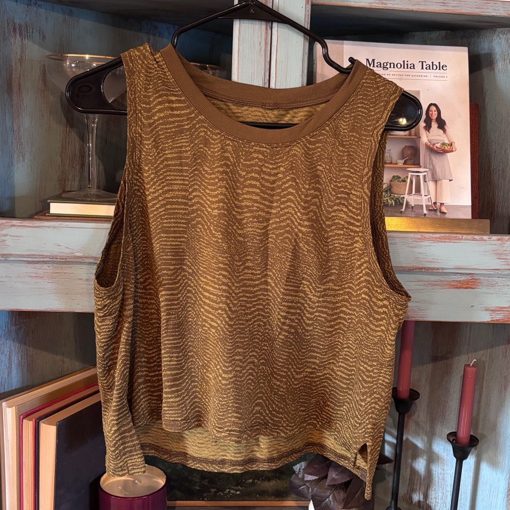Lulu muscle t shirt crop size 10 - Picture 3 of 8